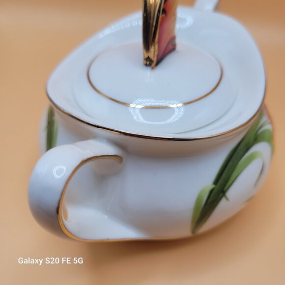 Royal Elfreda Butterflies Sugar and Creamer Dish Set with Iris and Butterfly - Picture 10 of 16
